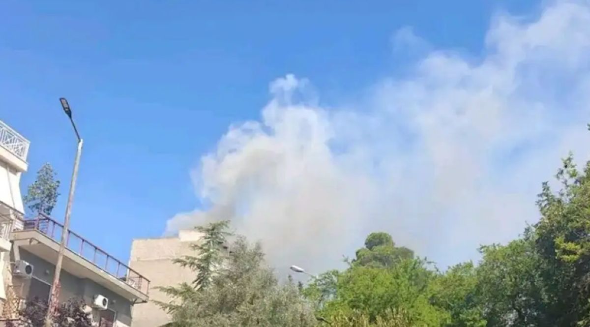 Σοκ: Φωτιά σε διαμέρισμα στον Κορυδαλλό – Προσπάθεια της πυροσβεστικής για πιθανό εγκλωβισμένο