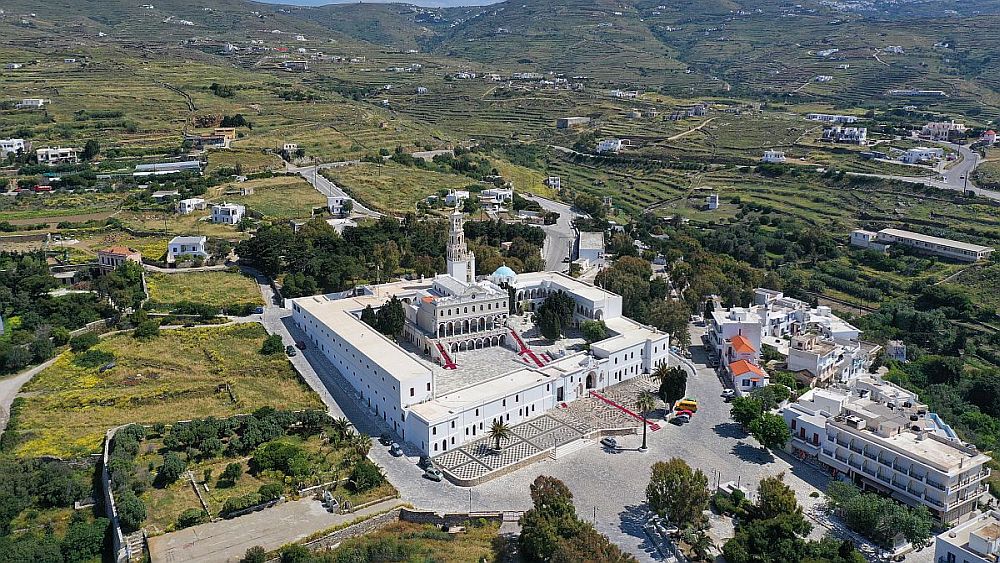 Συναγερμός στις Κυκλάδες: Σε κατάσταση έκτακτης ανάγκης η Τήνος – Τι συμβαίνει στο νησί;