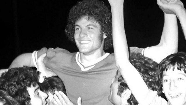 Σαν σήμερα (09/06/1976): Ο αξέχαστος τελικός που μίλησε ο Χατζηπαναγής – Όταν ο «Βάσια» λύγισε τον Ολυμπιακό στο επικό 4-4 της Νέας Φιλαδέλφειας!
