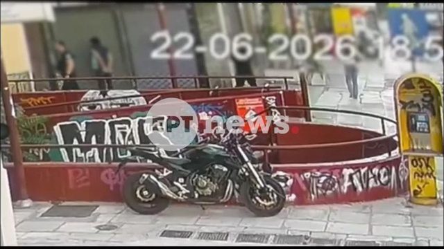 Καρέ-καρέ η δράση του επιδειξία στη Συγγρού: Το βίντεο ντοκουμέντο από την υπόγεια διάβαση του Παντείου και η καταδίωξη
