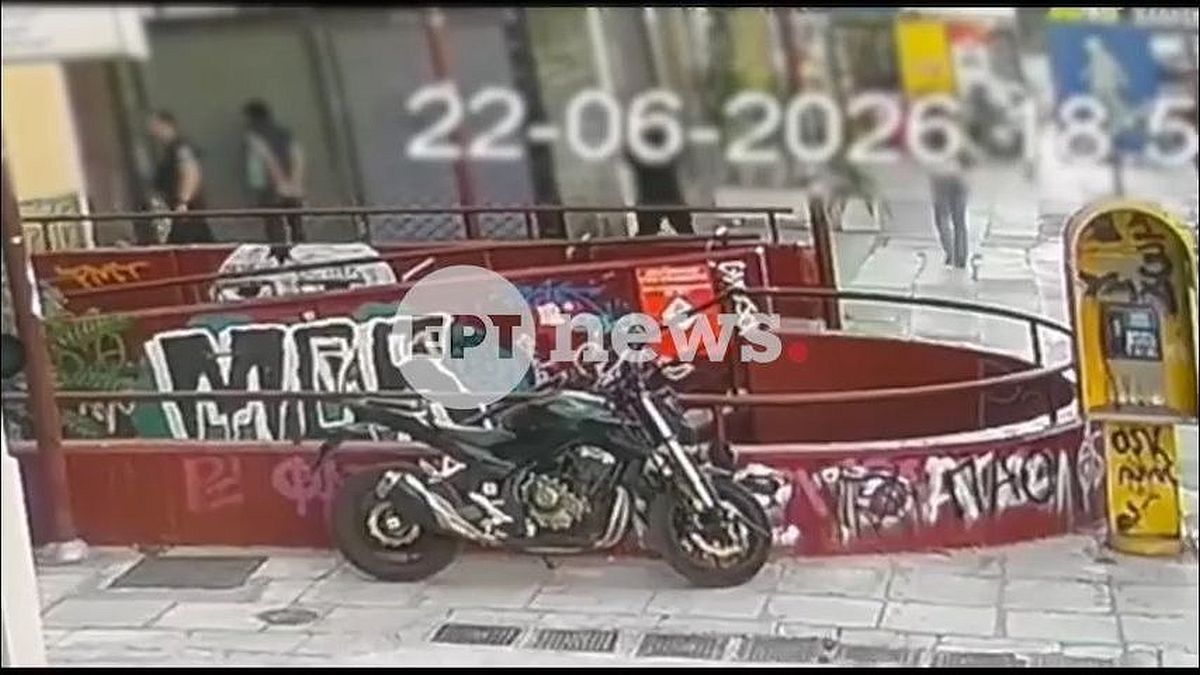 Καρέ-καρέ η δράση του επιδειξία στη Συγγρού: Το βίντεο ντοκουμέντο από την υπόγεια διάβαση του Παντείου και η καταδίωξη