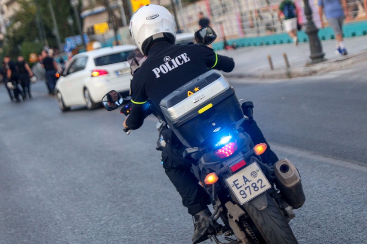 Φορτηγό καρφώθηκε σε σειρά οχημάτων