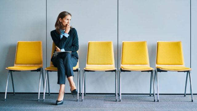 Οι νέοι δεν μπορούν να ονειρευτούν στην Ελλάδα: «Παίρνω 795€ και τα μηνιαία έξοδά μου είναι 735€»