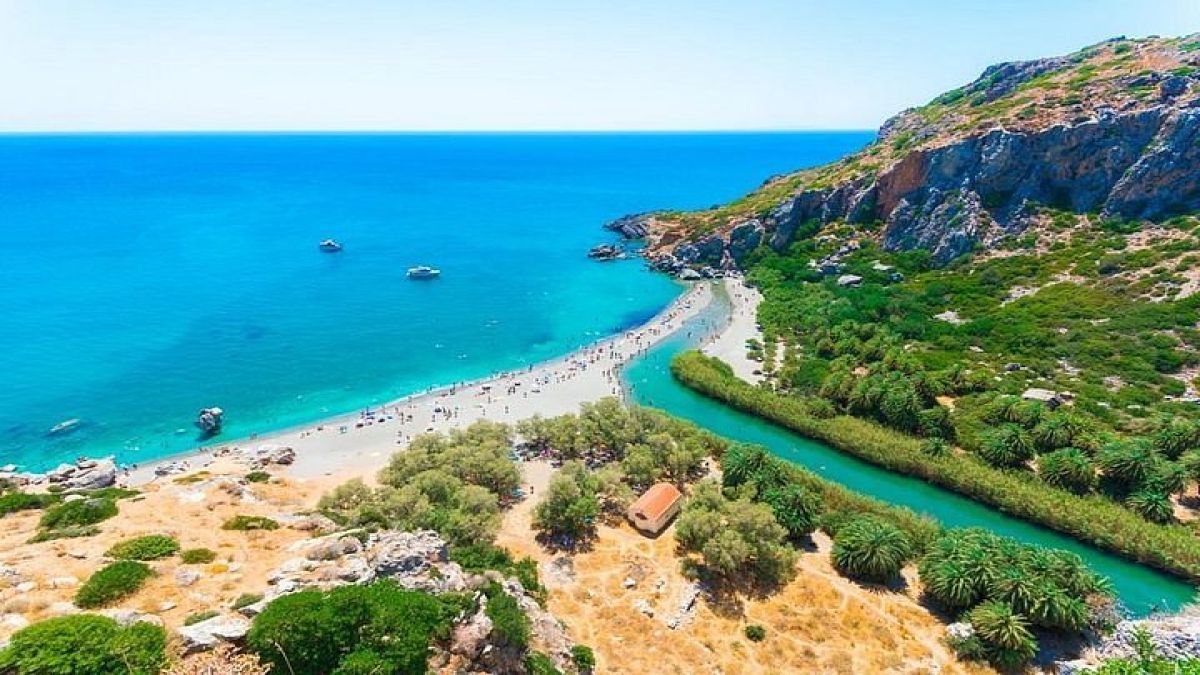 Πρέβελη: Όπου το ποτάμι συναντά τη θάλασσα μέσα σε φοινικόδασος