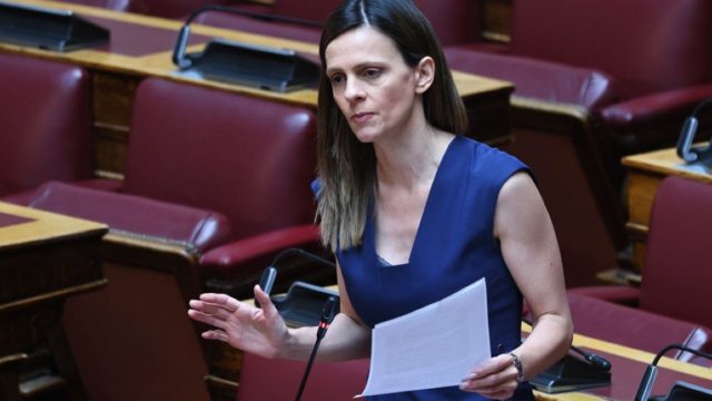 Παραίτηση βόμβα από την Έφη Αχτσιόγλου – Τι αναφέρει στην επιστολή της προς τον Νίκο Κακλαμάνη