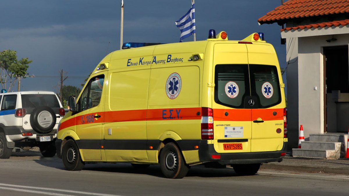 Μια 56χρονη εργαζόμενη έχασε φρικτά τη ζωή της στη Σίνδο, όταν το χέρι της παγιδεύτηκε σε βιομηχανικό πλυντήριο εργοστασίου κατά τη διάρκεια της βάρδιάς της