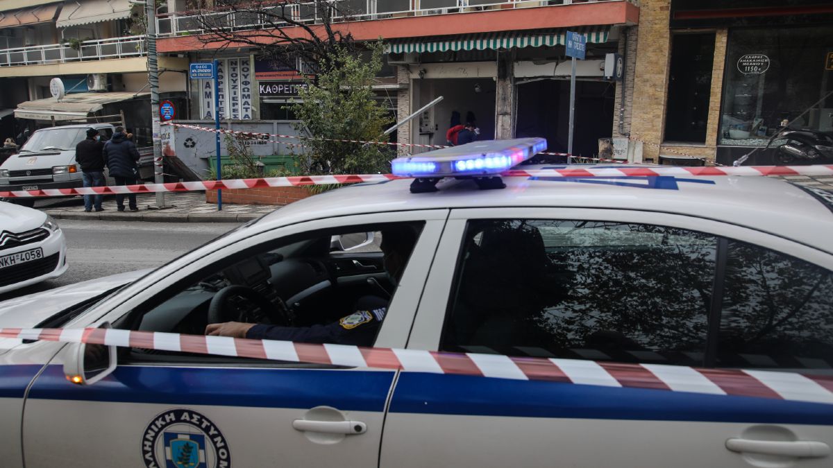 Έκρηξη σε επιχείρηση ενοικίασης αυτοκινήτων στην Αχαρνών – Βρέθηκαν υπολείμματα εκρηκτικού μηχανισμού