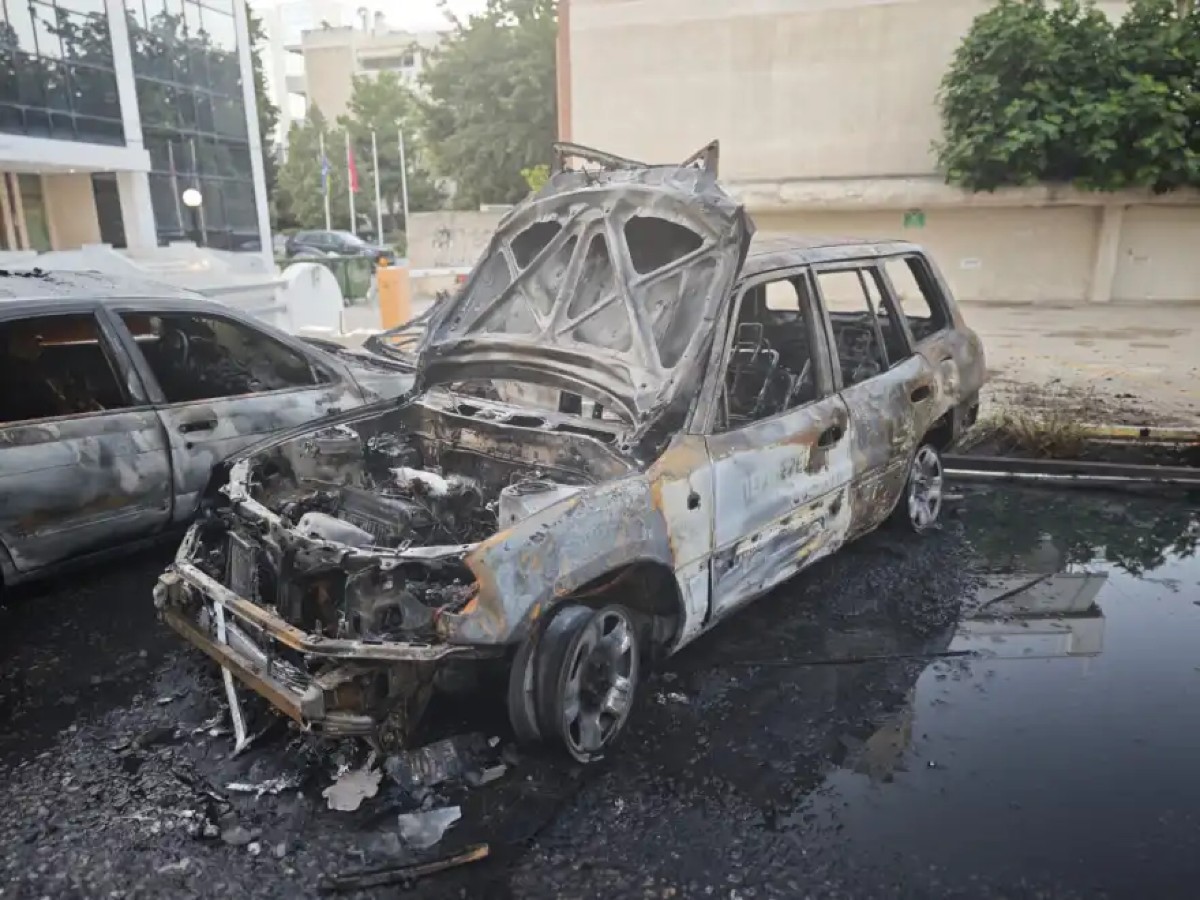 Σοκ στο Μαρούσι: Εμπρηστές χτύπησαν τα ξημερώματα και άφησαν πίσω τους καταστροφή