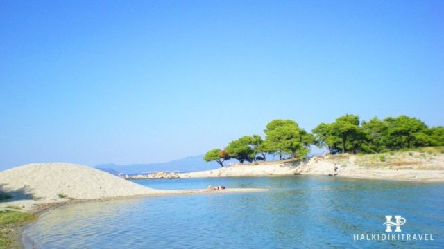 Ανακαλύψτε την παραλία-διαμάντι της Χαλκιδικής που μαγεύει τους επισκέπτες