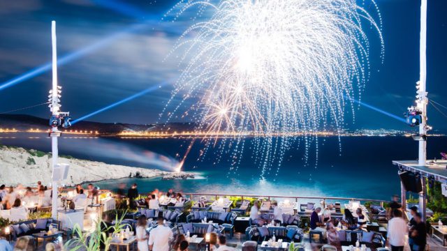 4 βραδινά μαγαζιά για να βγεις τώρα που καλοκαιριάζει στην Αθήνα
