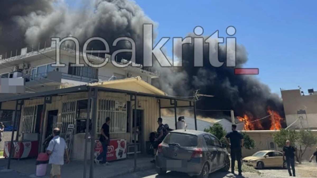 Μεγάλη κινητοποίηση στην Κρήτη: Φωτιά σε εργοστάσιο – Οι φλόγες έφθασαν σε σπίτια (video)