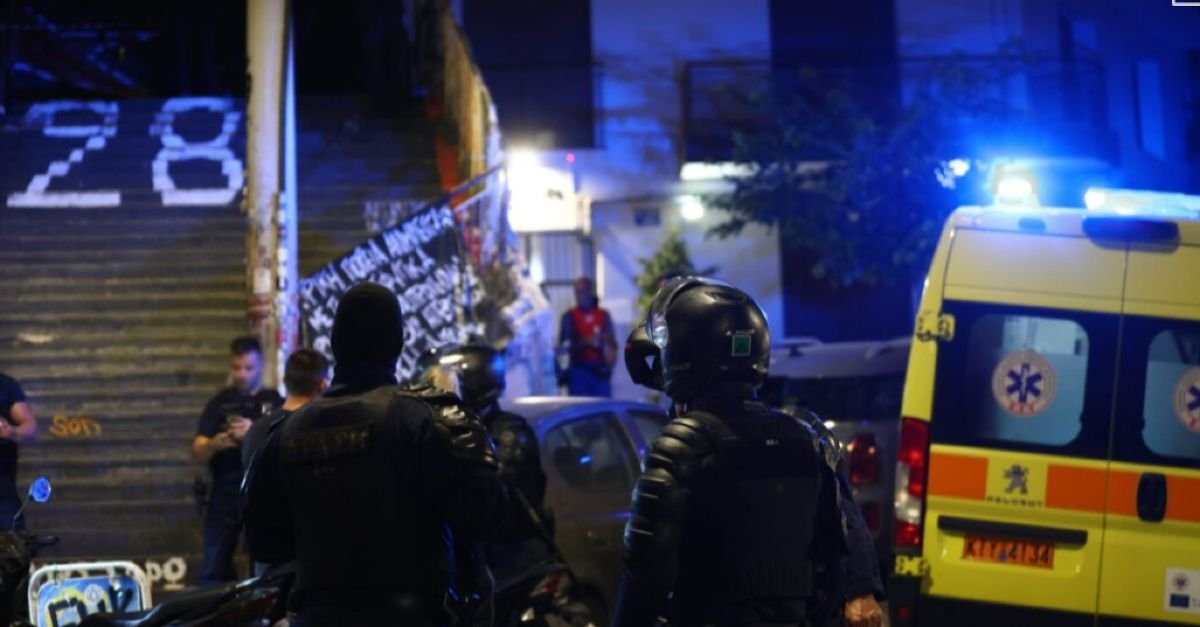 Άγρια δολοφονία στο κέντρο της Αθήνας: Ένας 25χρονος Τούρκος με βαρύ ποινικό παρελθόν έπεσε νεκρός στα Εξάρχεια μετά από μαφιόζικη επίθεση.