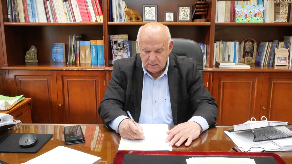 Μια έντονη υπηρεσιακή σύσκεψη για τα οικονομικά του δήμου κατέληξε σε δικαστική διαμάχη, αφήνοντας άναυδη την τοπική κοινωνία στα Γρεβενά.