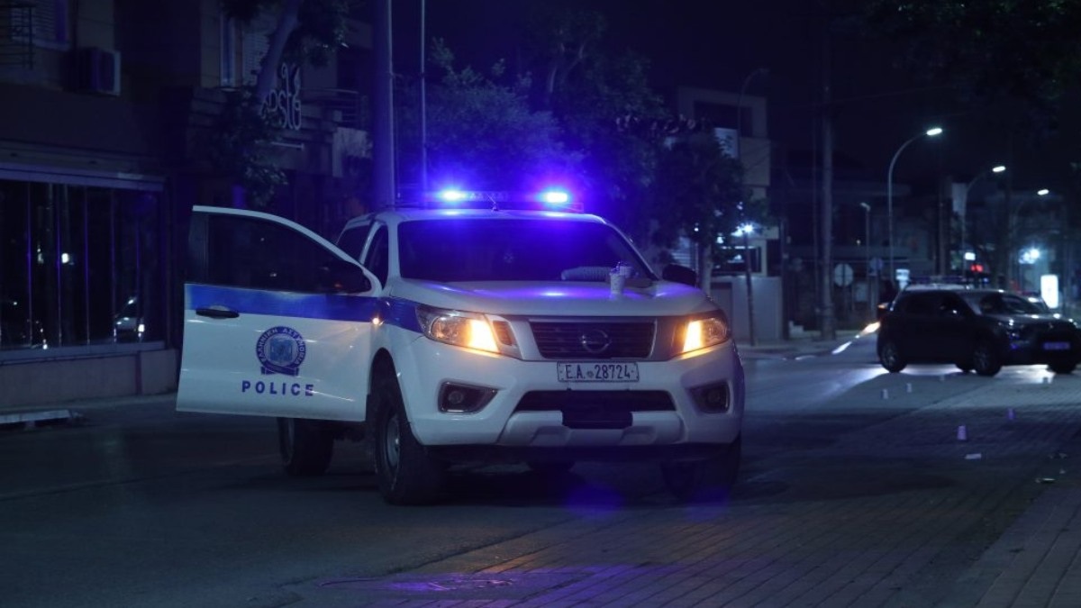 Συνολικά εννέα άτομα που επέβαιναν σε όχημα διαφυγής συνελήφθησαν από την αστυνομία μετά την επίθεση της ομάδας από το Κορωπί.