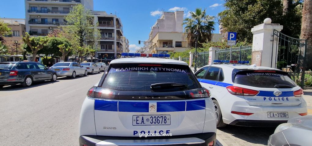 Στον σταθμό των υπεραστικών λεωφορείων στον Βόλο εκτυλίχθηκαν οι δραματικές σκηνές με την ανήλικη να προσπαθεί να ξεφύγει από τον σύζυγό της.