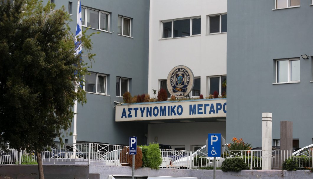 Μια σοκαριστική καταγγελία για μακροχρόνια κακοποίηση και σεξουαλική βία οδήγησε στη σύλληψη 42χρονου στα Χανιά.
