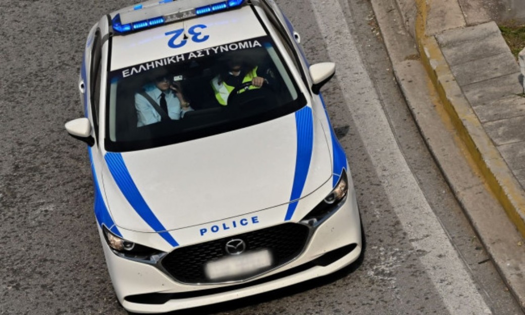Μια απίστευτη υπόθεση οικογενειακής προδοσίας αποκαλύφθηκε στην Κηφισιά, όπου ένας 51χρονος σχεδίασε και εκτέλεσε ένοπλη ληστεία σε βάρος του ηλικιωμένου θείου του