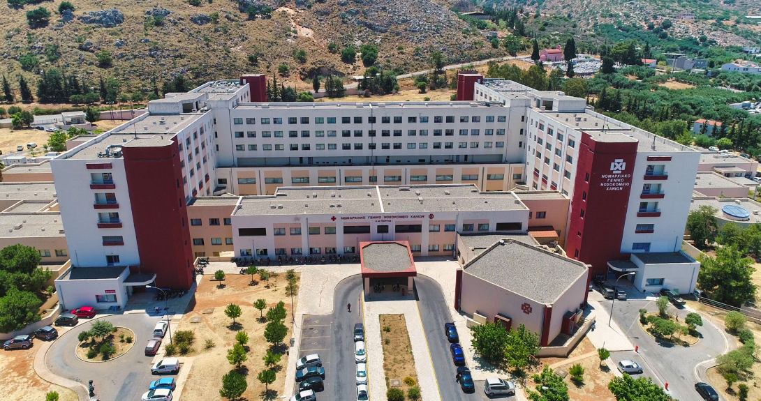 Την ώρα που η δικαιοσύνη ερευνά τα αίτια της τραγωδίας, οι τοπικές κοινωνίες και οι αρχές στα Χανιά παρακολουθούν με κομμένη την ανάσα τις εξελίξεις.