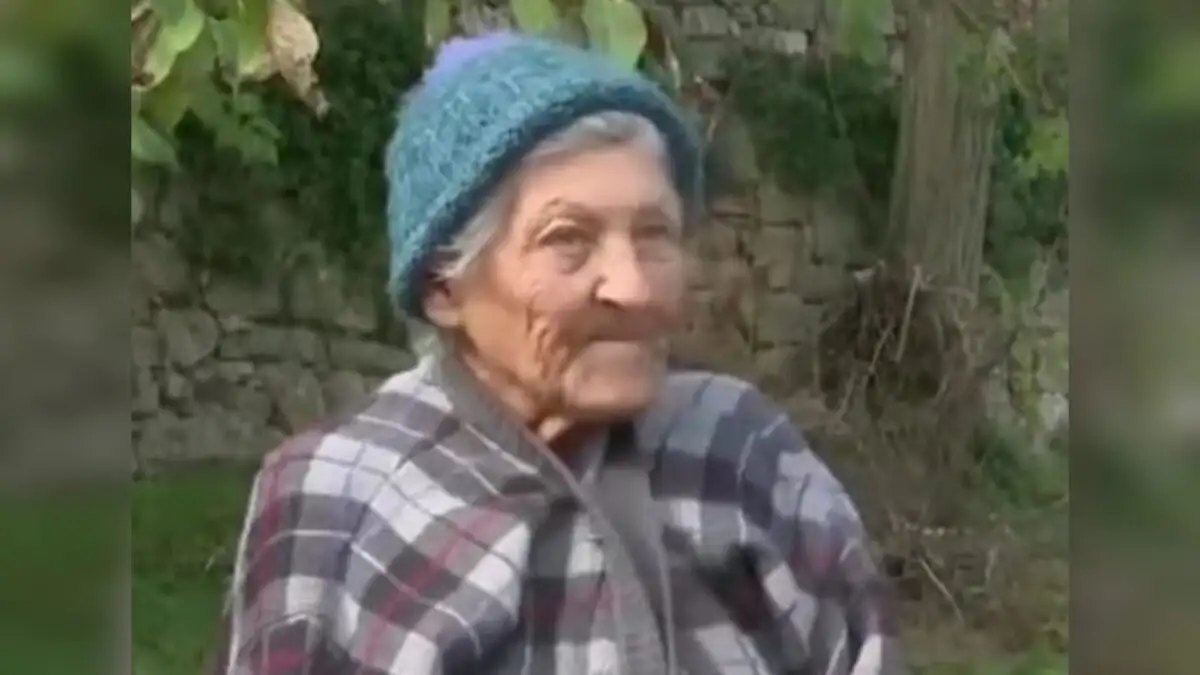 Η θρυλική κυρά Σμαράγδα, η γυναίκα που για 35 χρόνια αρνήθηκε να εγκαταλείψει τον βράχο του Αναβάτου, άφησε την τελευταία της πνοή