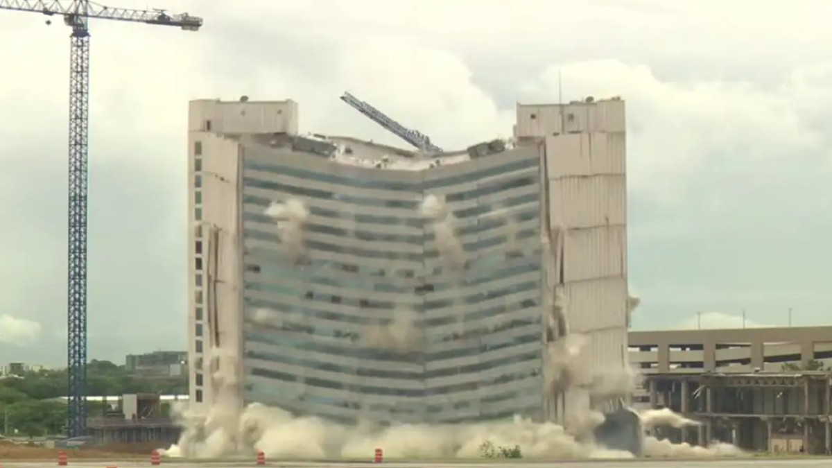 Κατεδάφιση που κόβει την ανάσα: Το Sheraton Arlington εξαφανίστηκε σε δευτερόλεπτα