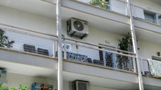 Καλαμάτα: Η 39χρονη ούρλιαζε για βοήθεια δευτερόλεπτα πριν βεθεί μαχαιρωμένη – Στο διπλανό δωμάτιο τα ανήλικα παιδιά τους
