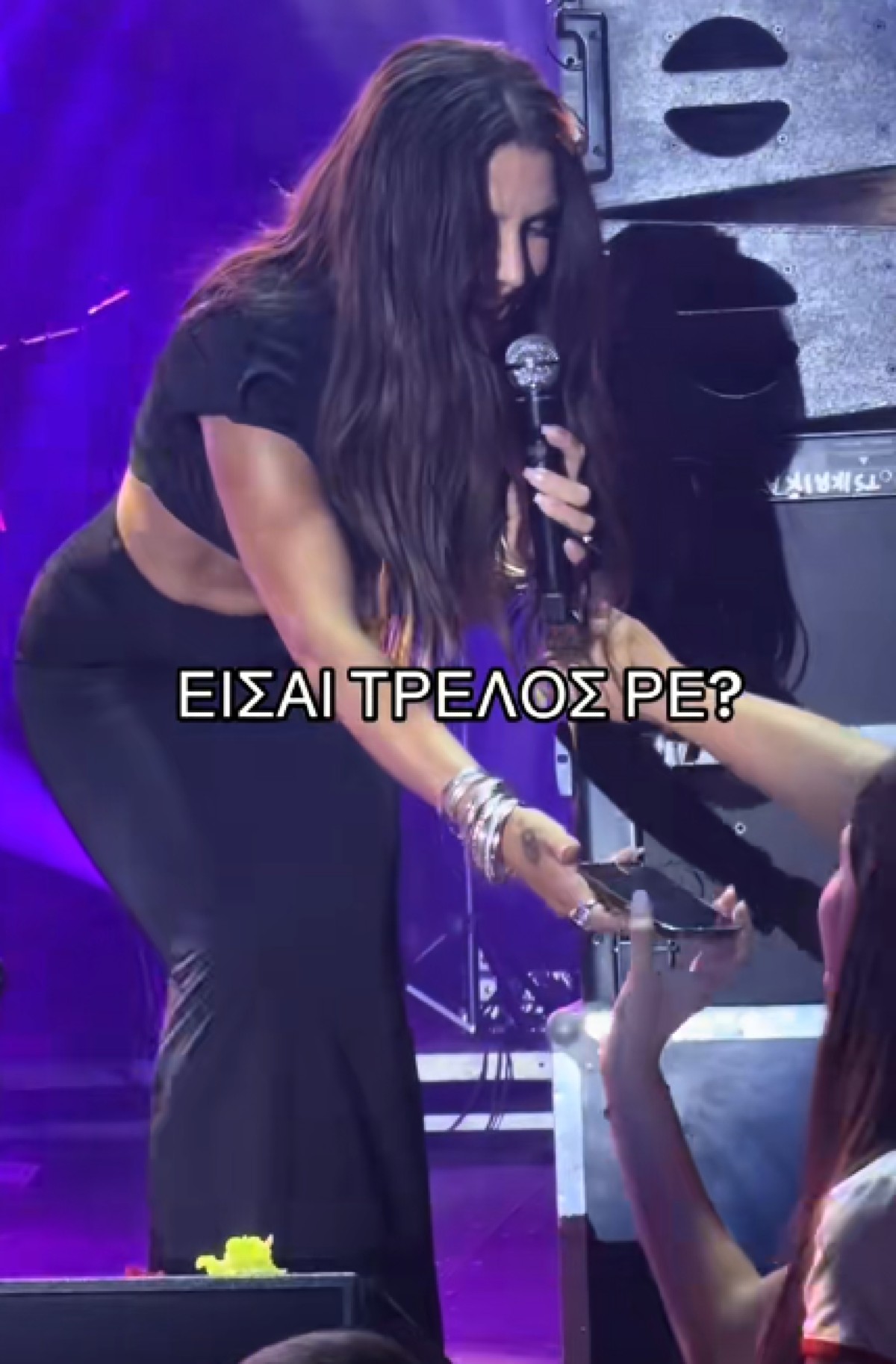 Η αντίδρασή της προκάλεσε χειροκροτήματα από τον κόσμο
