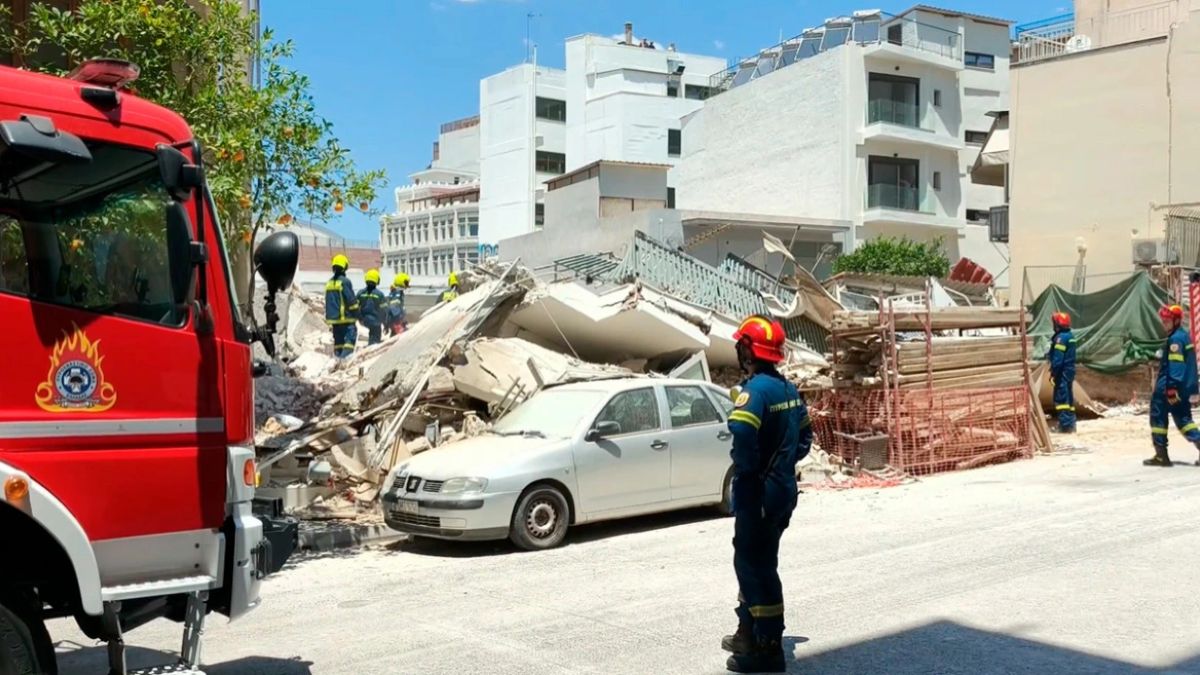 Σοκ: Κατέρρευσε πολυκατοικία στα Πετράλωνα – Πληροφορίες για εγκλωβισμένους