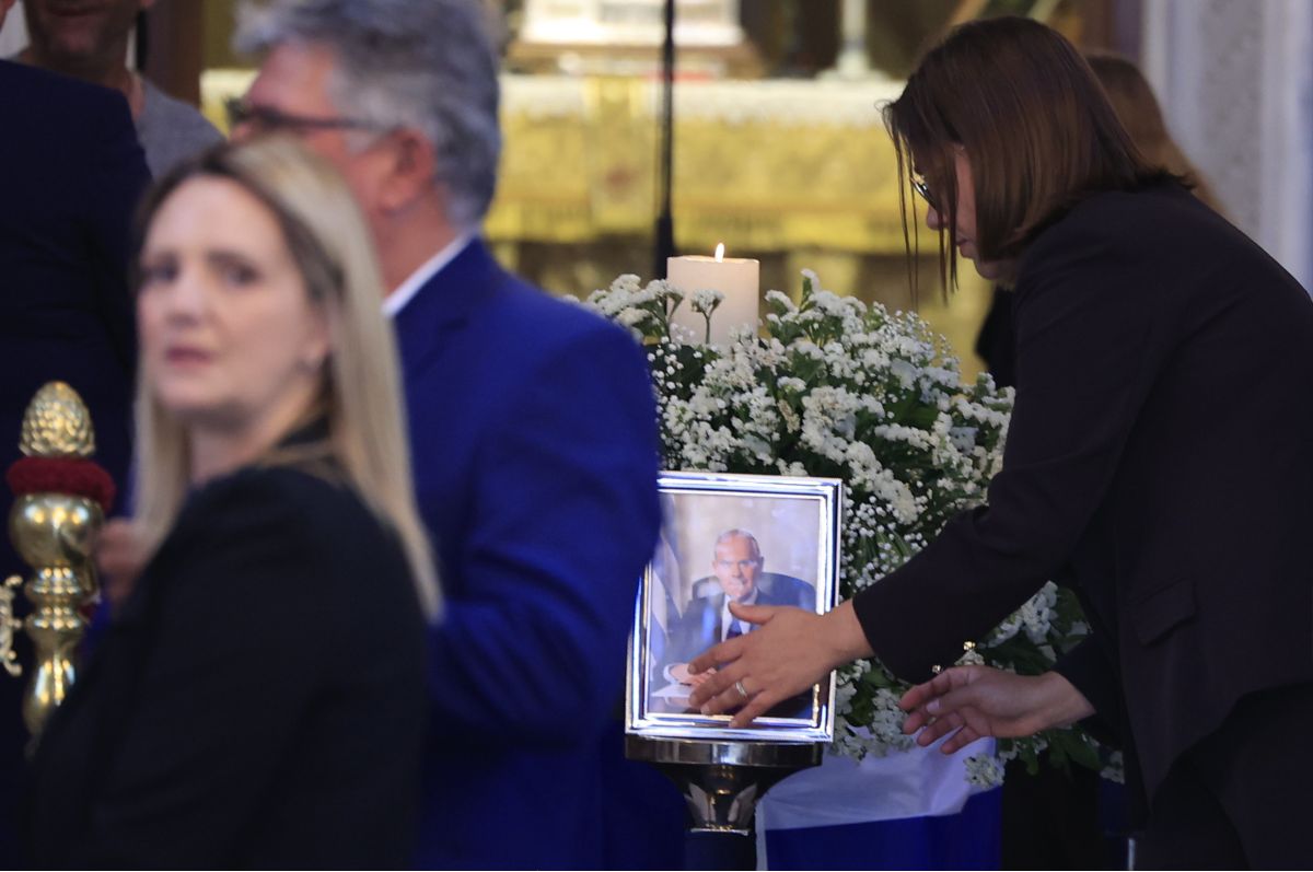 Σε κλίμα οδύνης η κηδεία του Νίκου Ταγαρά στην Κόρινθο