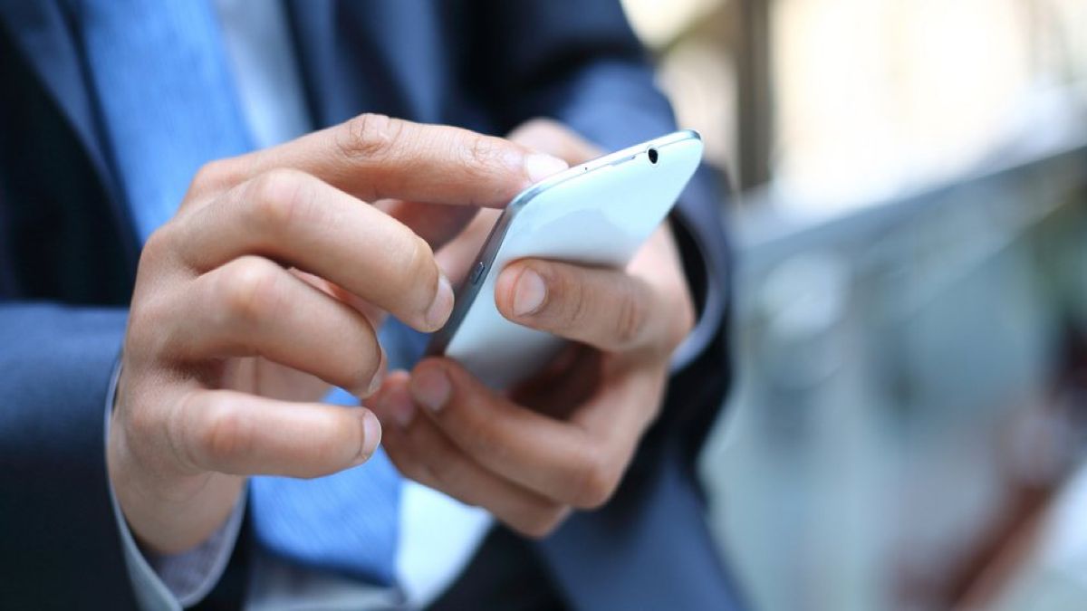 Η ρύθμιση της χρήσης κινητών τηλεφώνων στην εργασία