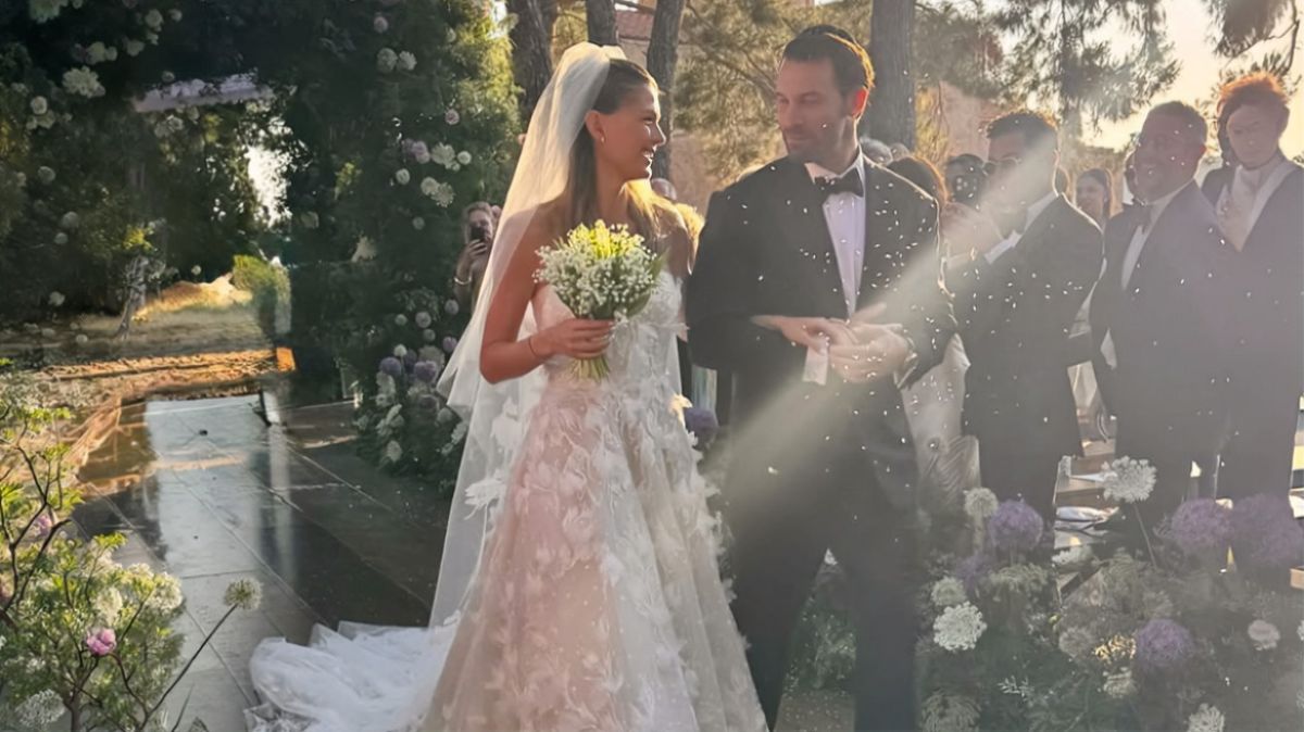 Η Αλεξάνδρα Κωστοπούλου έκλεψε τις εντυπώσεις στον γάμο της αδερφής της
