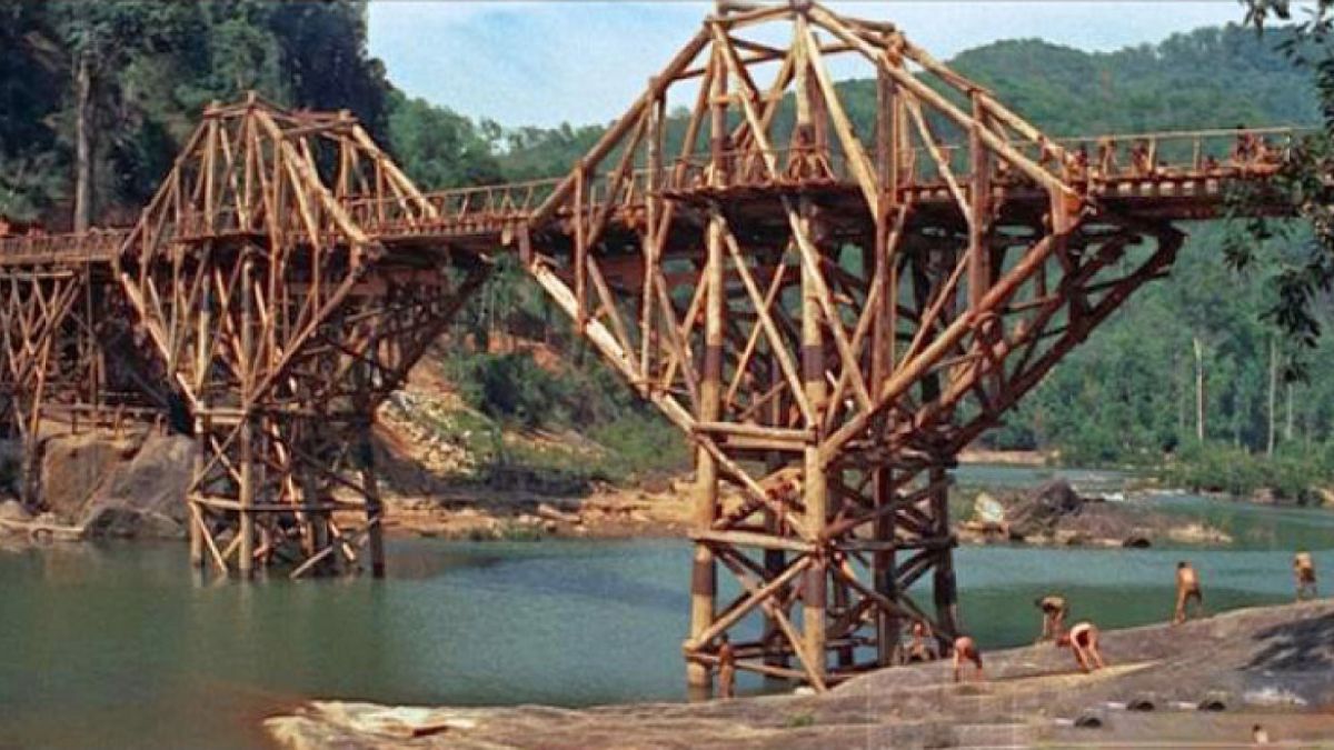 Σαν σήμερα, 24 Ιουνίου 1945: Η ημέρα που τα βρετανικά βομβαρδιστικά έπληξαν τη «Γέφυρα του ποταμού Κβάι»