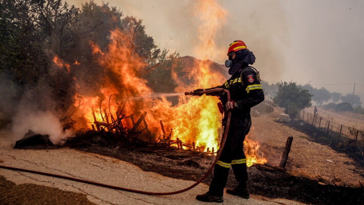 Φωτιά στο Κορωπί – Συναγερμός στην Πυροσβεστική