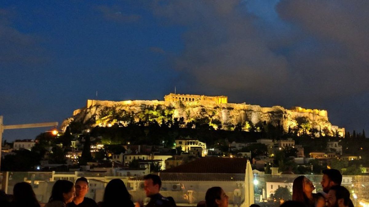 Η Αθήνα από ψηλά, σαν να τη ζωγραφίζει ο ουρανός