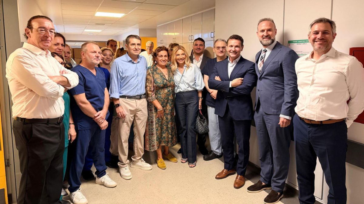 Συγκίνηση στον «Ευαγγελισμό»: Ο Μυλωνάκης επέστρεψε όρθιος μετά την περιπέτεια υγείας για να ευχαριστήσει γιατρούς και νοσηλευτές