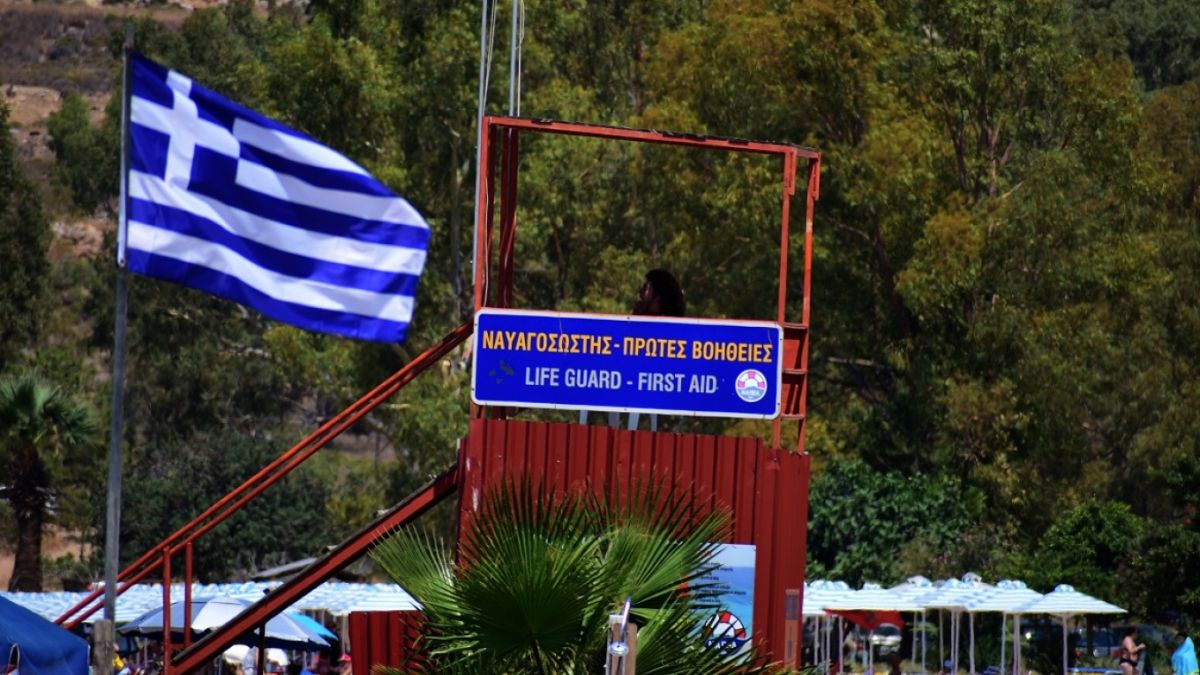 Καβάλα: Κατέρρευσε ναυαγοσωστικός πύργος από τη σφοδρή καταιγίδα! Στο νοσοκομείο 21χρονη κοπέλα – Σαρώθηκαν τέσσερις γνωστές παραλίες!