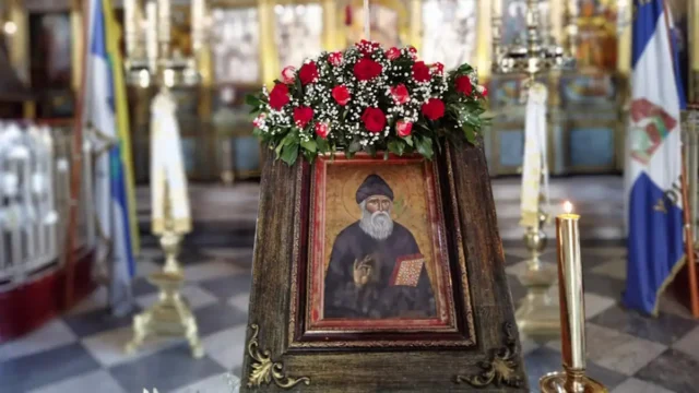 Ουρές για προσκύνυμα στον Άγιο Παΐσιο τον Αγιορείτη στη Σουρωτή