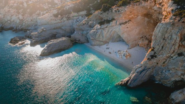 4 οικονομικά ελληνικά νησιά για το καλοκαίρι