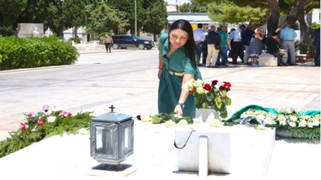 «Αχ ρε Ανδρέα…» – Η συγκινητική στιγμή της Νάντιας Γιαννακοπούλου στο μνημόσυνο του Παπανδρέου