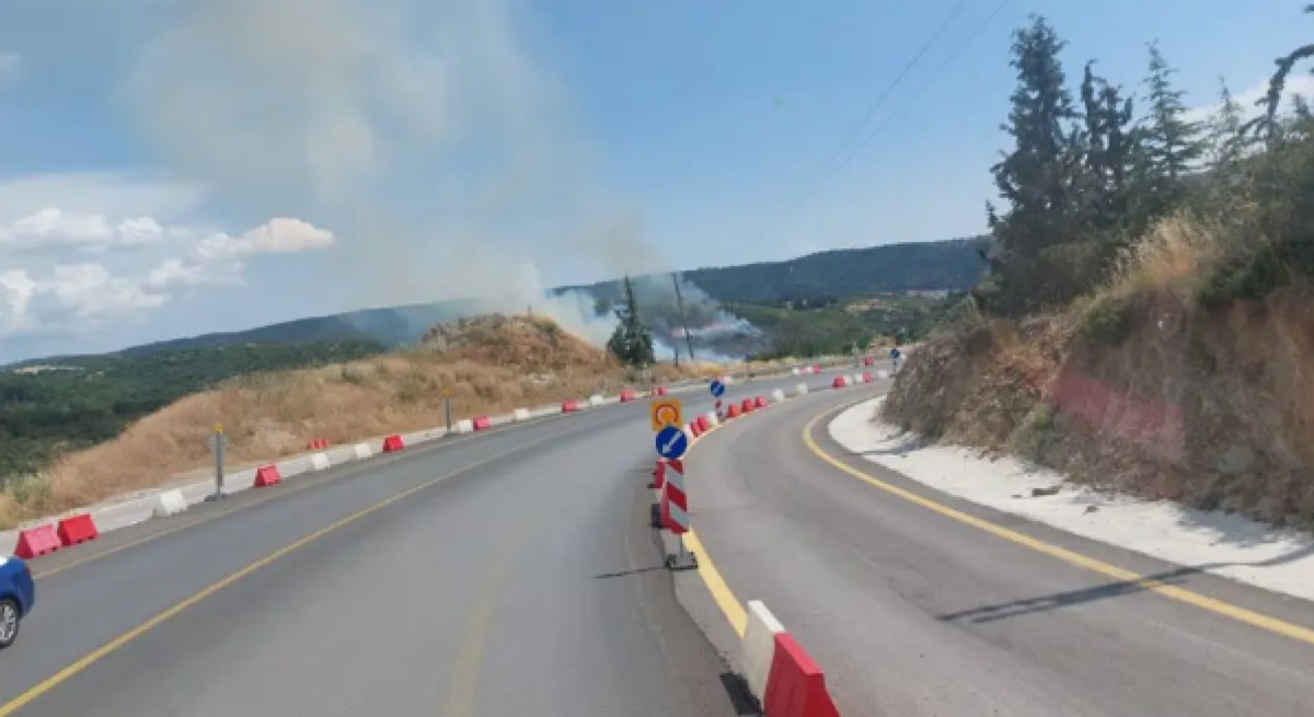 Eπιχειρούν συνολικά 56 πυροσβέστες με 15 οχήματα