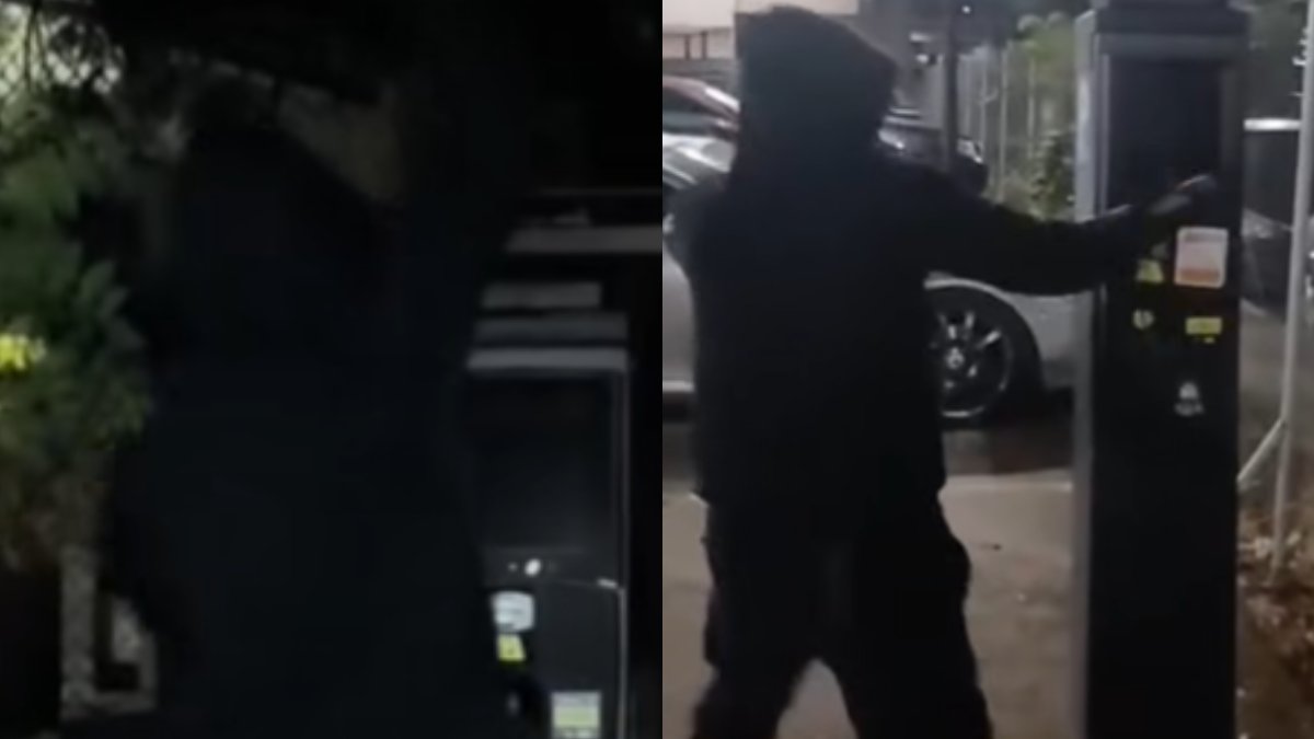 Ο Ρουβίκωνας στη Λάρισα βανδαλίζει μηχανήματα στάθμευσης δηλώνοντας πως «απελευθερώνει» τους χώρους για τους πολίτες!