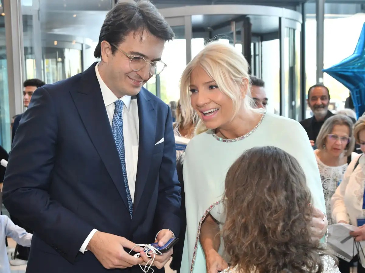 Το επαγγελματικό θρίλερ που καθυστερεί τον γάμο της Φαίης Σκορδά