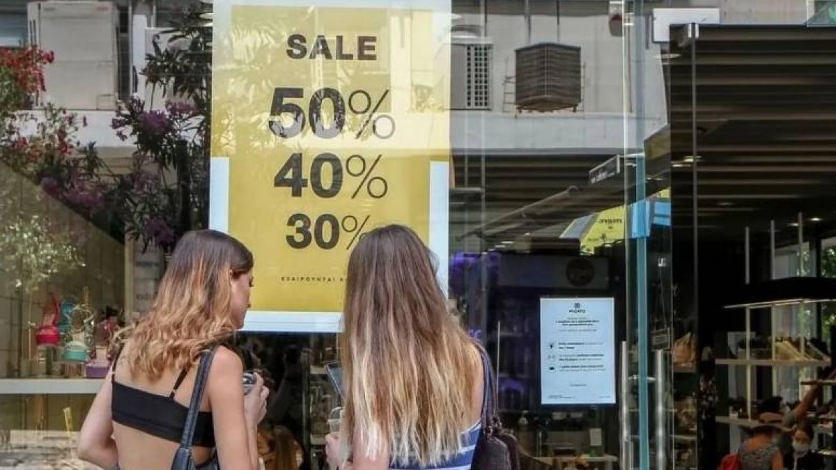 Καλοκαιρινές αγορές: Οι κανόνες για την αναγραφή των ποσοστών και η προαιρετική λειτουργία της Κυριακής