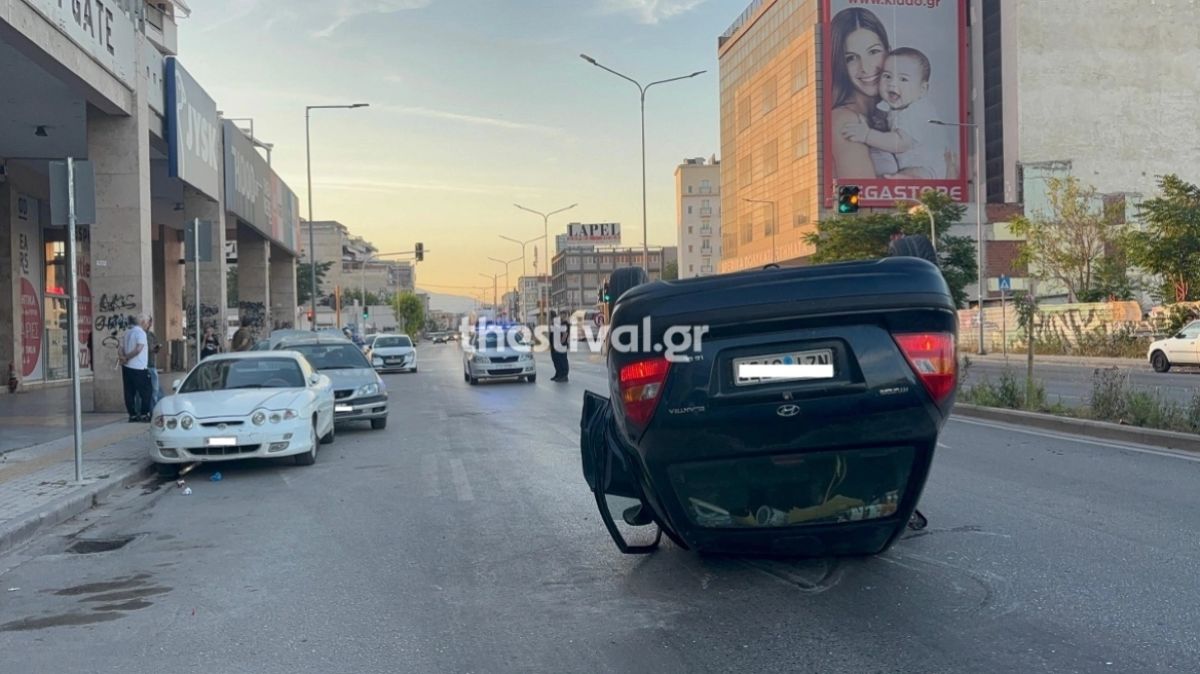 Τροχαίο-σοκ στη Θεσσαλονίκη: Οδηγός έχασε τον έλεγχο και ντελαπάρισε