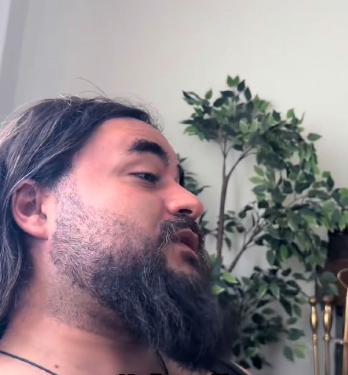 Όταν η ελληνίδα μάνα χάνει την υπομονή της με τον γιο που δεν έχει σχέση