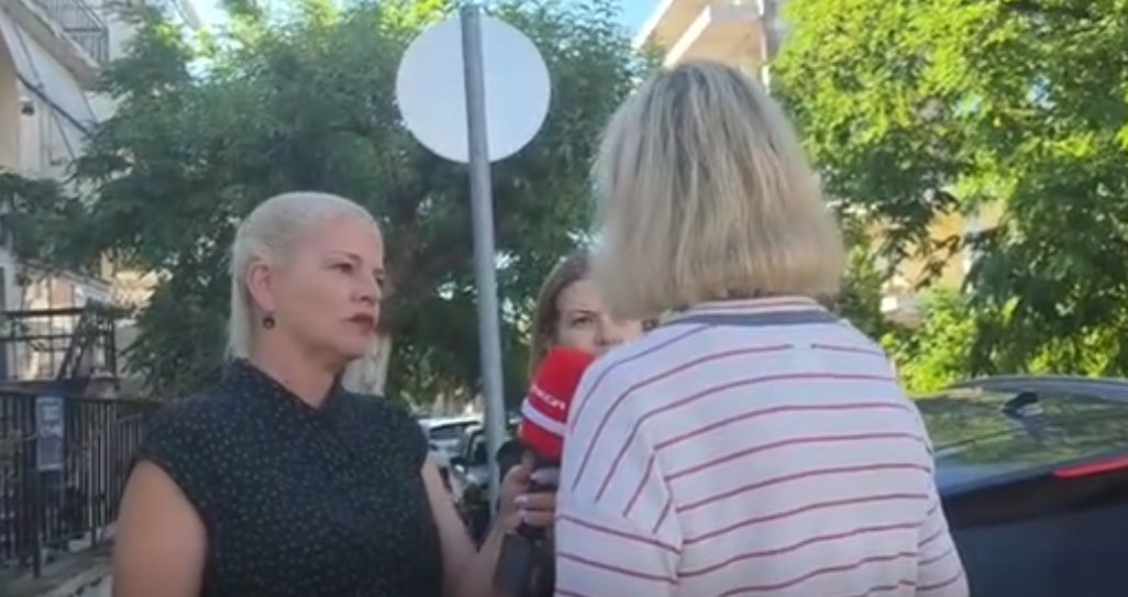 Άλλη γειτόνισσα ανέφερε ότι η οικογένεια είχε στο παρελθόν κοινή επαγγελματική δραστηριότητα, η οποία διαλύθηκε έπειτα από οικονομικές διαφορές και δικαστικές διενέξεις.