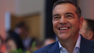 Βέβαιος για την πρωτιά ο Τσίπρας: Το στρατηγικό σενάριο που φέρνει την ΕΛ.Α.Σ. στην κορυφή και η «κάλπη της ανατροπής»