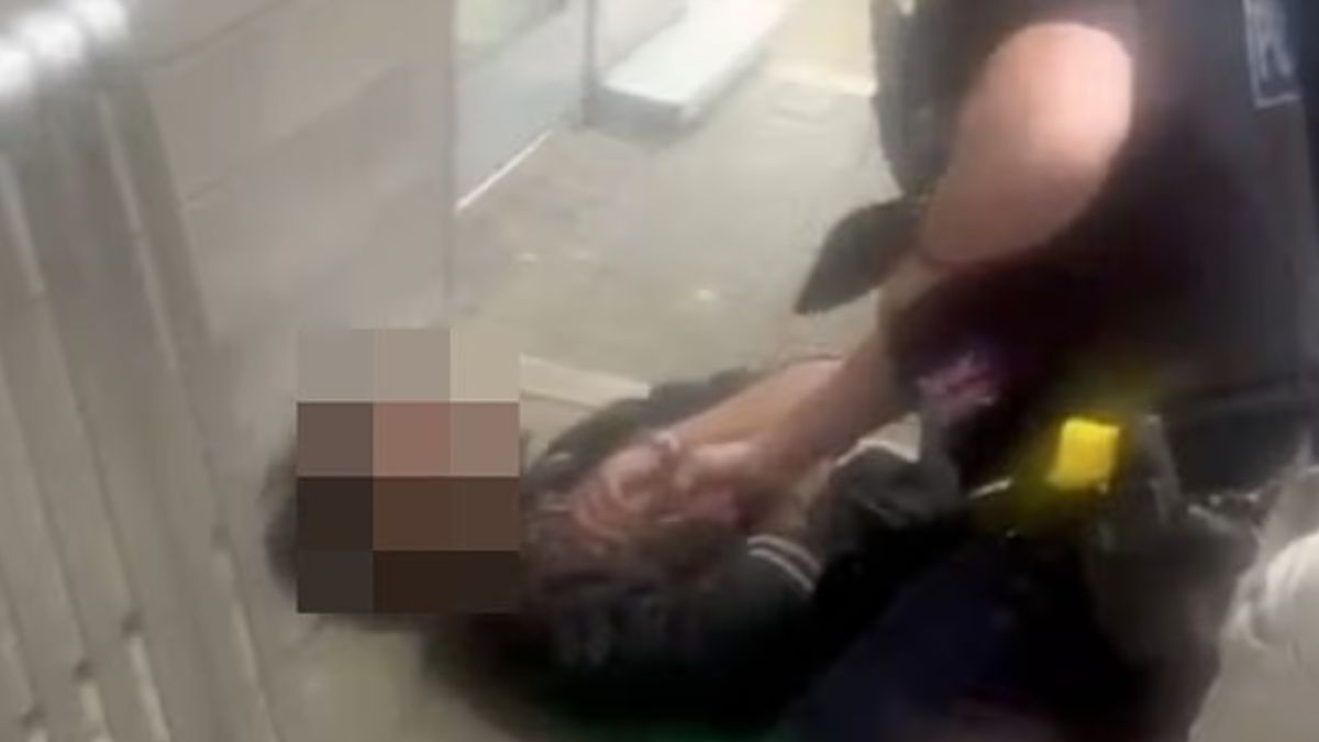 Σκηνές τρόμου σε πανεπιστήμιο: Φρουρός δέχθηκε βολή με βαλλίστρα μπροστά σε φοιτητές – Βίντεο σοκ