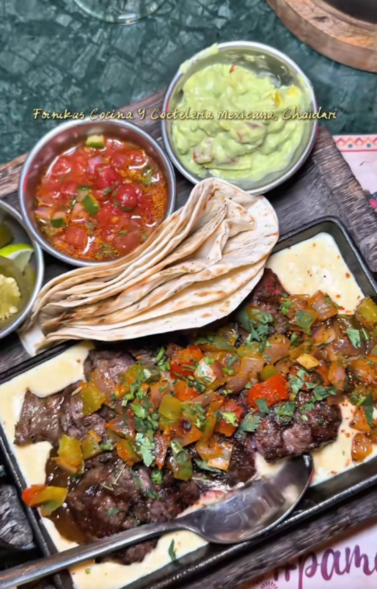Τα εντυπωσιακά tacos του μαγαζιού