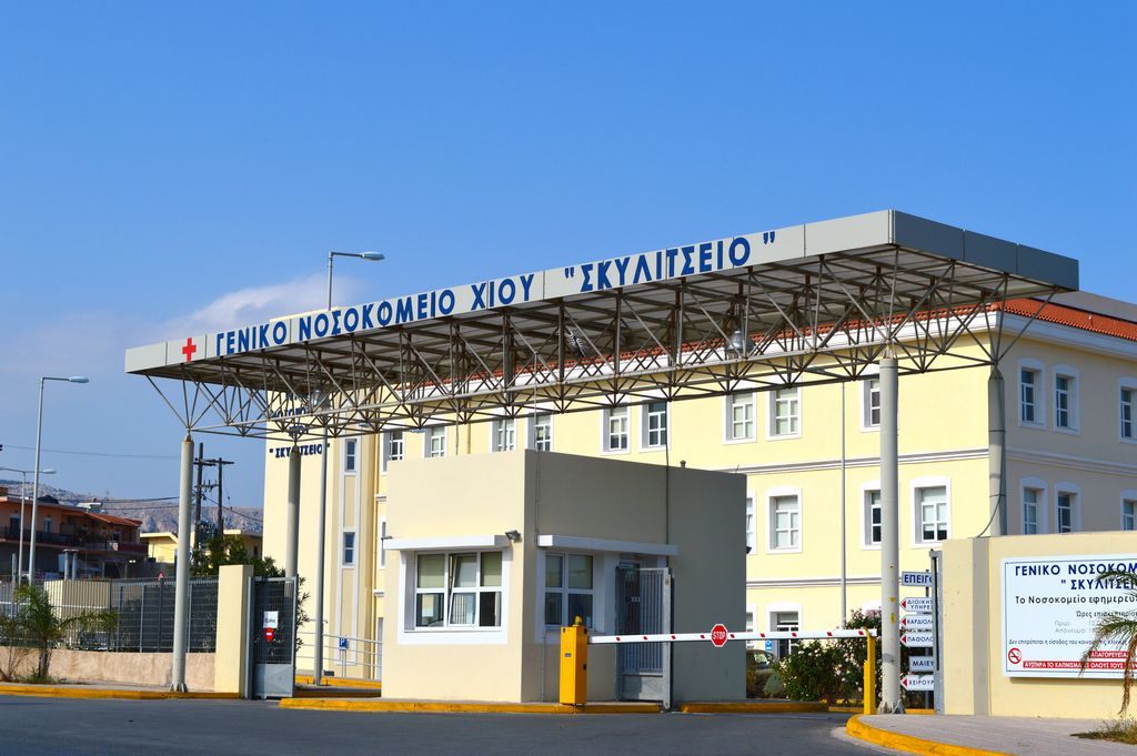 Οι αρχές αναζητούν τα ακριβή κίνητρα πίσω από τη μοιραία συμπλοκή των δύο συγγενών, η οποία κατέληξε σε ανείπωτη τραγωδία για τη Χίο.