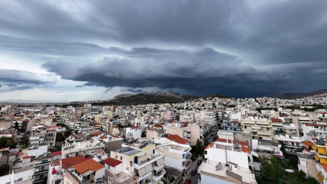 Καιρός 13/6: Άστατος με σποραδικές καταιγίδες – Τι λένε οι Σούζη, Αρνιακός
